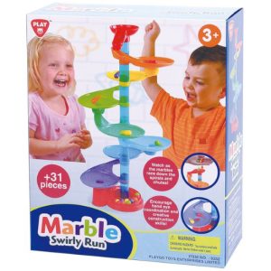 Torre espiral con toboganes y canicas